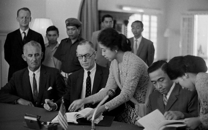 Indonesian and Dutch diplomats signing the 1962 New York Agreement at the UN Headquarters, establishing the international legal foundation of West Papua